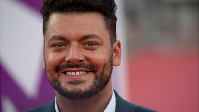 VOICI : Kev Adams : la bouleversante raison pour laquelle il n’a aucun miroir chez lui