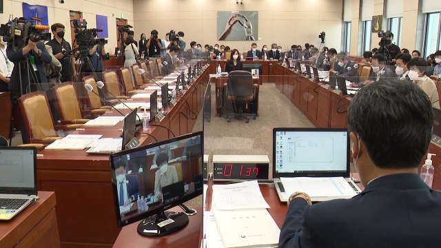 '與 불참' 과방위 또 '반쪽 회의'...野, 단독 업무보고 받아 / YTN