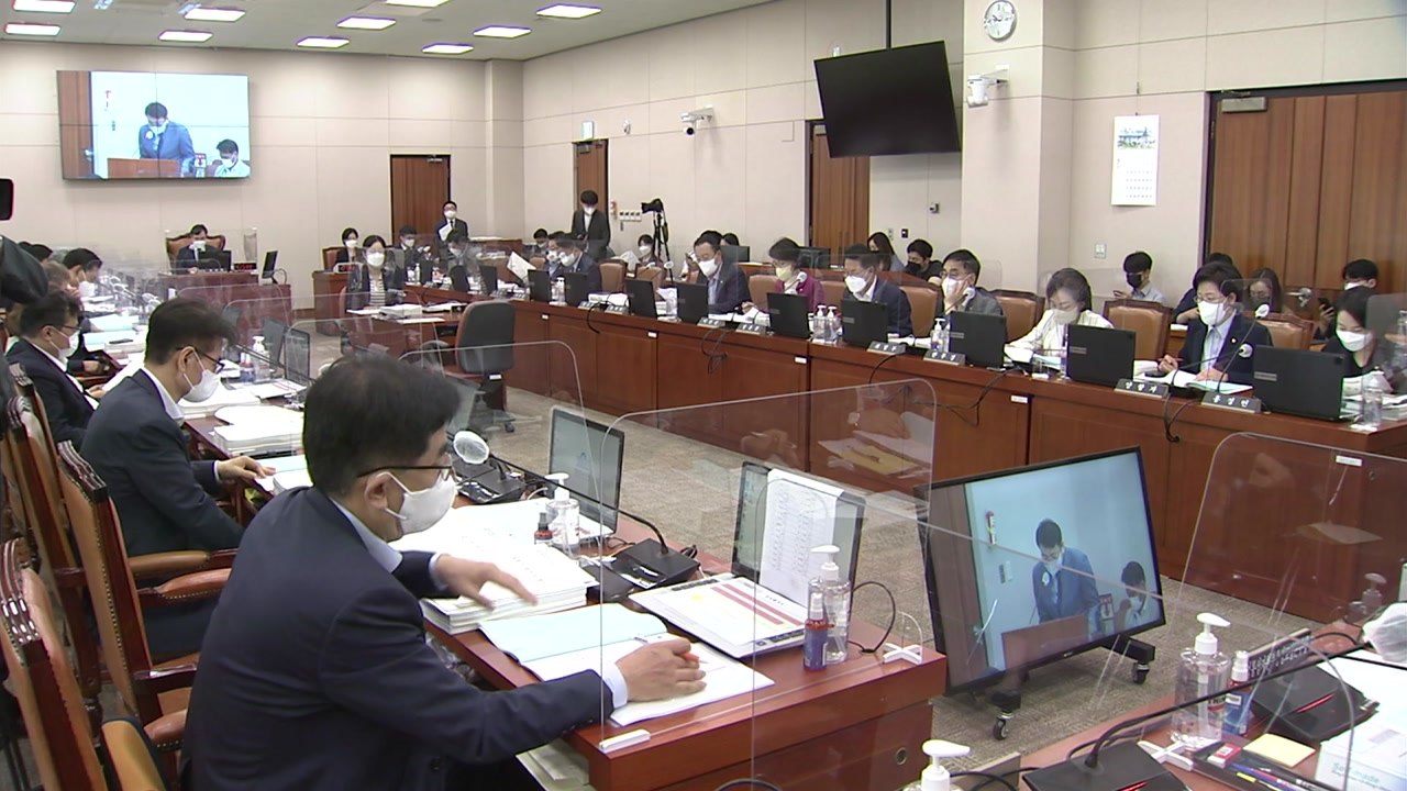與 "원전 수출해야" vs 野 "RE100 달성"...'탈원전' 공방 / YTN