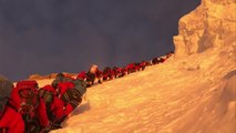 Una moda con un peligro extremo y más por esto: colas kilométricas para llegar a la cima del K2