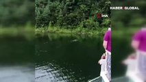 Baraj gölünde şaşkına çeviren görüntü! Ziyaretçiler hemen o anları kayda aldı