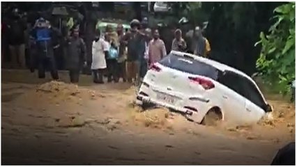 ఉధృతంగా ప్రవహిస్తున్న వాగు... టేకిటీసీగా తీసుకున్న డ్రైవర్... తర్వాత ఏమైందంటే? *ఆంధ్ర