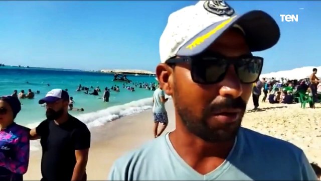 كرسي وشمسية .. إقبال كبير علي شواطئ مطروح مع ارتفاع درجات الحرارة