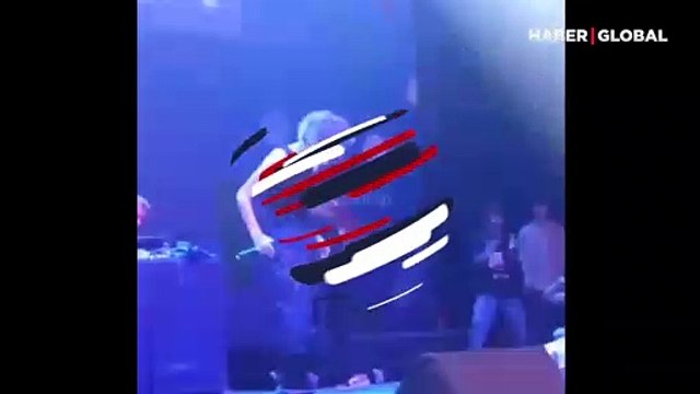 Ünlü rapçi konsere iç çamaşırı ile devam etti gündem oldu