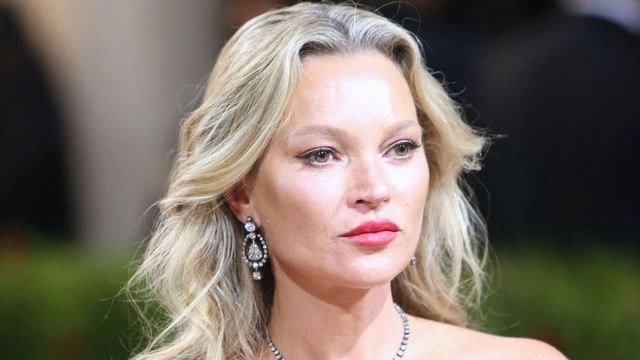 « Je me sentais effrayée » : Kate Moss revient sur son shooting traumatisant avec Mark Wahlberg