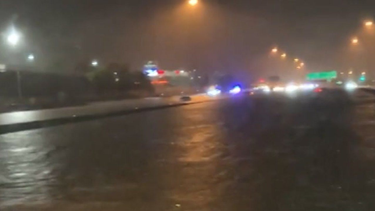Flash flooding hits Missouri interstate, motorists stranded