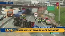 Vía Evitamiento: tráiler se vuelca y genera congestión vehicular en Acho