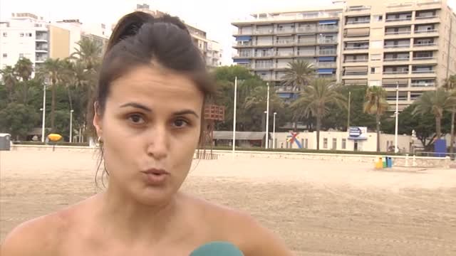 Cuidado con dejar la sombrilla sin dueño en Cullera