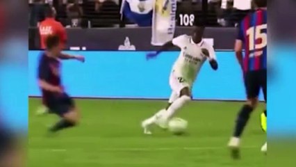La entrada de Gavi a Vinicius durante el clásico en Las Vegas