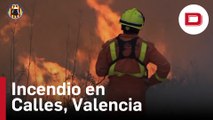 Los bomberos intentan sofocar el incendio declarado en Calles, Valencia