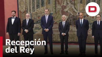 El rey recibe en audiencia a los autores de la obra «La Jefatura del Estado Parlamentario el siglo XXI»