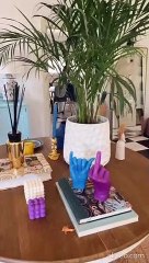 Madalena Abecasis surpreende empregada em dia de aniversário