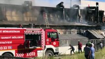 Kayseri'nin Kocasinan ilçesinde fabrikada çıkan yangına ekipler müdahale ediyor