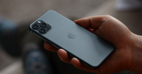 Après avoir acheté un iPhone, il ouvre la boîte et découvre un morceau de... carrelage à la place