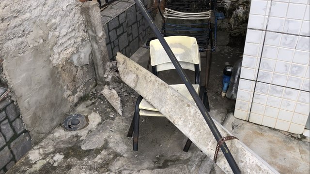 CAMINHÃO DƐRRUB4 POSTE NA RUA DA AREIA EM PEDRAS DE FOGO