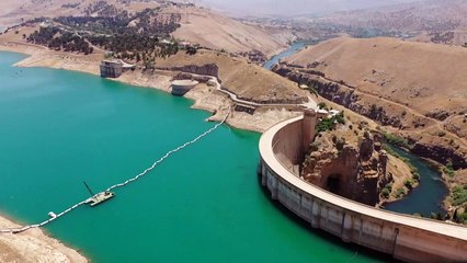 مزارعو كردستان العراق يشهدون انحسار بحيرة دوكان والعطش ينهك مزروعاتهم
