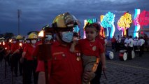 Emotivo desfile en el 76 aniversario del cuerpo de bomberos unificados