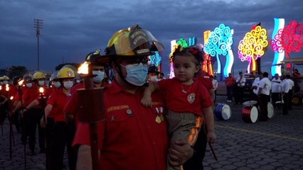 Emotivo desfile en el 76 aniversario del cuerpo de bomberos unificados