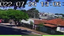 Câmera de segurança flagra furto de motocicleta em Apucarana