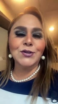 A su lado respondiendo preguntas del público Noticias 48