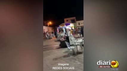 Boi invade quermesse durante leilão em cidade do Ceará e assusta participantes