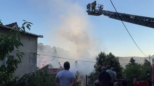 Son dakika haberleri | Beykoz'da çatı katında çıkan yangın hasara neden oldu