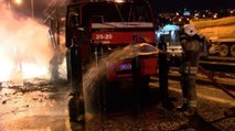 TEM Otoyolu’nda oksijen tüpü yüklü kamyon yandı