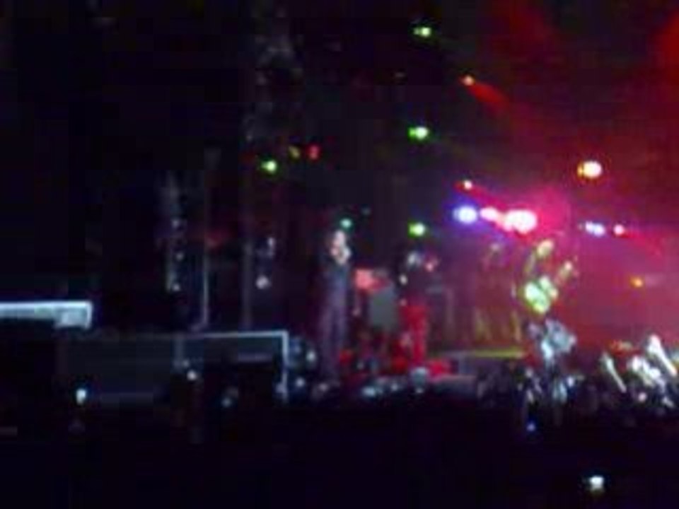 The Cure - Kyoto Song (extrait) - paris bercy 12/03/2008