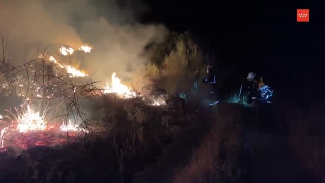 Controlado el incendio que ha mantenido en vilo a los bomberos en El Vellón (Madrid)