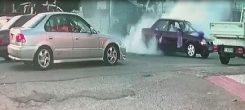 DÜĞÜN KONVOYUNDA DRİFT YAPAN SÜRÜCÜYE 9 BİN TL CEZA KESİLDİ, ARACI TRAFİKTEN MENEDİLDİ