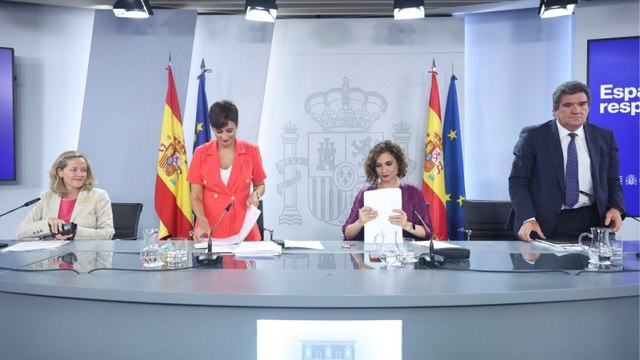 Frente a una crisis, dos soluciones: el Gobierno eleva el techo de gasto y el PP alimenta la teoría de los recortes y las subidas de impuestos