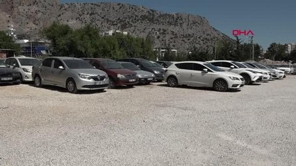 'DÖVİZLE GETİRİLEN BİNLERCE ARAÇ, YEDİEMİN OTOPARKLARINDA ÇÜRÜYOR' --