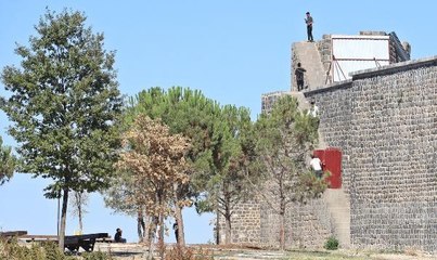 YASAĞA RAĞMEN 12 METRELİK TARİHİ SURLARDA 'ÖZÇEKİM'