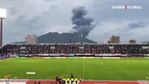 İlginç olay: Japonya'da maç esnasında yanardağ patladı, hakemin kararı şoke etti!