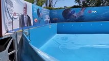 Fatih'te okulun bahçesine kurulan portatif yüzme havuzu bir anda yıkıldı