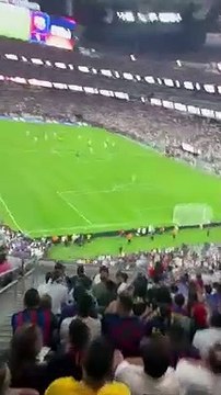 Abucheos y gritos de Shakira para Piqué / @AdrianaMonsalve