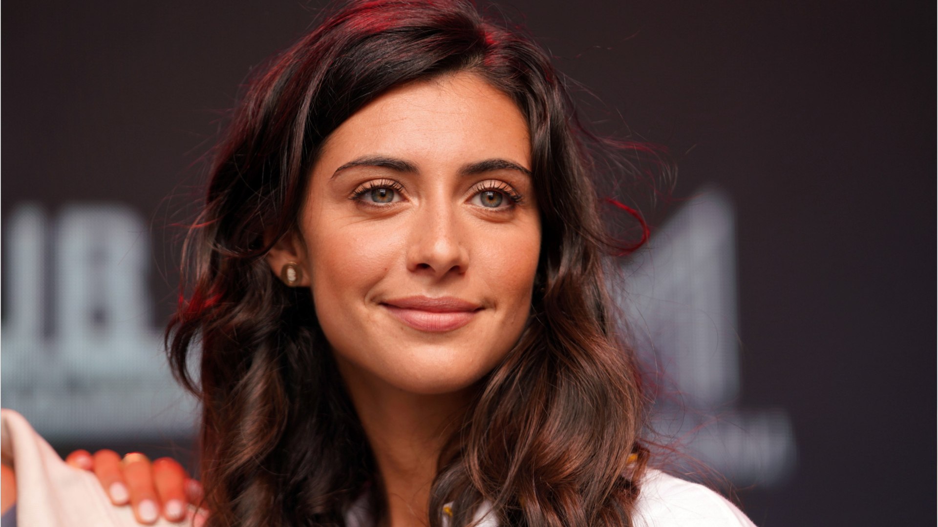 Rebecca Benhamour Et Tom Darmon VOICI : Ici tout commence : Rebecca Benhamour quitte la série et adresse un  message bouleversant à ses fans - Vidéo Dailymotion