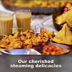 Viral Video | Swiggy Delivery Boy waits without raincoat at traffic point amid heavy rainfall