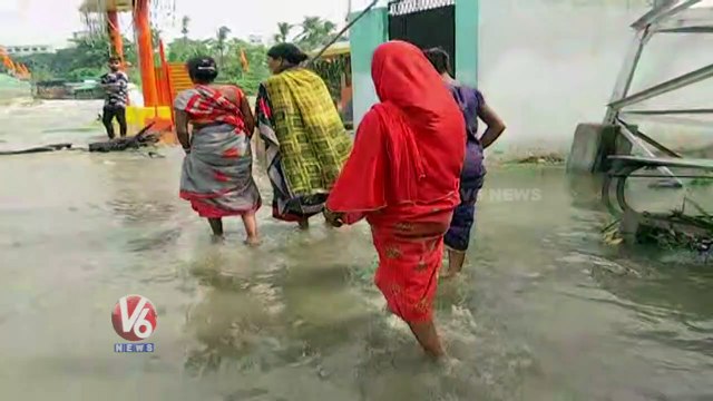 Goods Damaged In Houses Due To Floods At Chaderghat | Hyderabad | V6 News