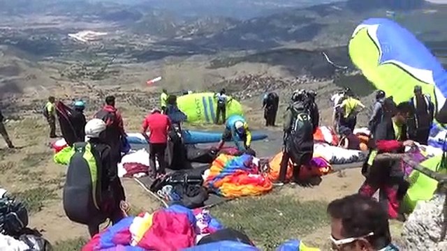 Türkiye Yamaç Paraşütü Mesafe Şampiyonası Tokat'ta sürüyor