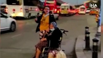 下载视频: Turist müşteri için engelli ve yaşlı kadını taksiye almadılar