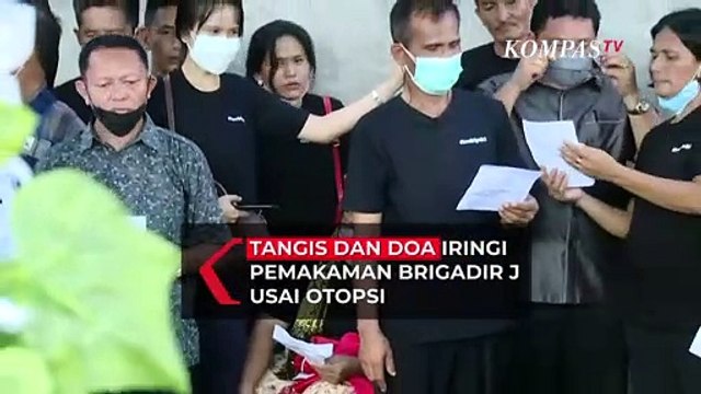Tangis dan Doa Keluarga Iringi Pemakaman Brigadir J Usai Otopsi Ulang