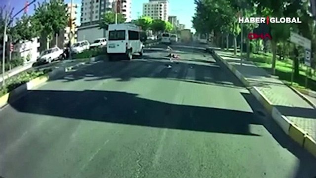 2 kişinin feci şekilde can verdiği korkunç kaza anı kamerada!