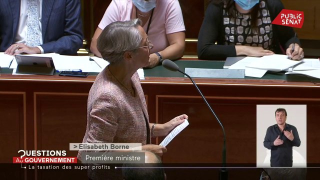 Feu de forêt: Elisabeth Borne rend hommage à un pompier décédé à Tarascon