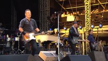 Bruce Springsteen chante 