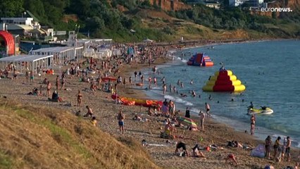 Crimée : des touristes russes à quelques encablures des combats