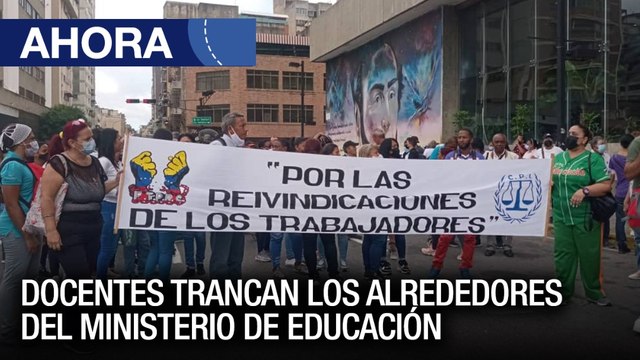 Docentes trancan los alrededores del Ministerio de Educación - 27Jul - VPItv