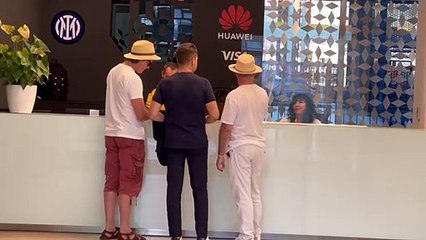 Ron Moss in visita alla sede dell'Inter