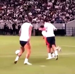 Enganchada de Leo Messi con Sergio Ramos en un entrenamiento