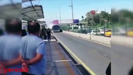 İşte İmamoğlu'nun metrobüsleri! Aynı durakta birinden dumanlar yükseldi diğeri yolda kaldı